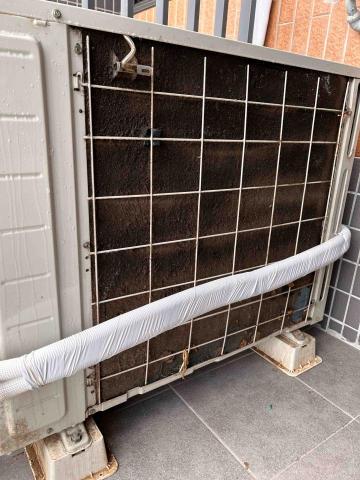 黃偉誠 - 清洗前的室外機