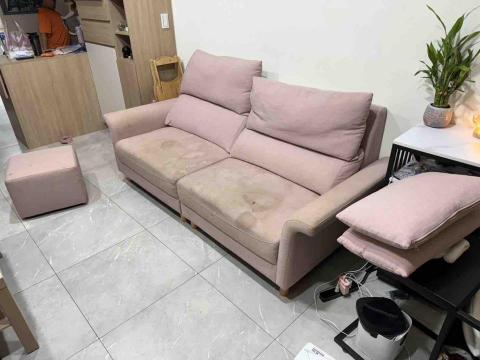 黃偉誠 - 沙發清潔前