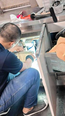 逸凡機電有限公司 - 廚房流理台通排水。