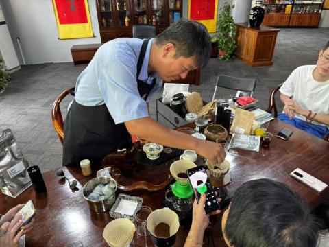 魁廈咖啡 - 手沖手法