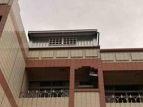 鉅軒企業社 - 沙鹿屋頂加蓋全不鏽鋼白鐵板