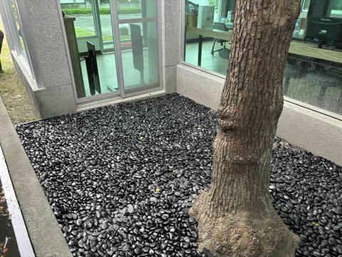 張益 - 黑石舖設