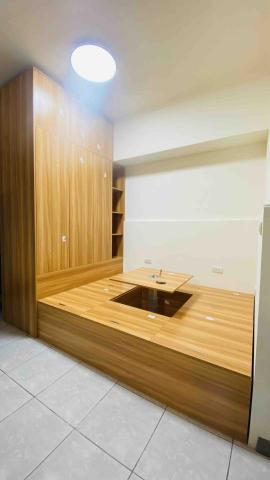 K·專業家具組裝 - 淘寶。系統櫃訂製。利用系統櫃將客廳隔出打麻將的空間並整合出大量收納位置