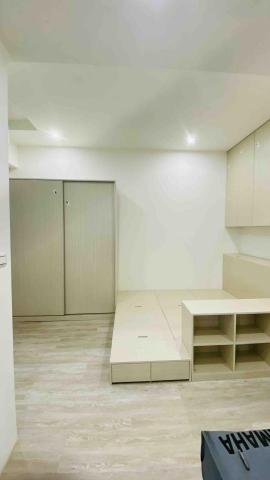 K·專業家具組裝 - 淘寶。大型系統櫃訂製。房間1-3。衣櫃+兩組吊櫃(壁櫃)+床頭櫃+床鋪+床邊矮書櫃+收納型樓梯+L型 書桌+陽台收納櫃