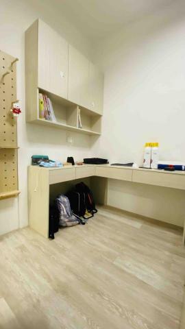 K·專業家具組裝 - 淘寶。大型系統櫃訂製。房間2-1。床鋪+床下移動式衣櫃+收納型樓梯+床尾高櫃+雙L型書桌。ps:用我司完成這個房間後，在組裝另一個房間時，屋主與其小孩已迫不及待將此房間清潔並放入個人物品XD，看到他們快樂的樣子，工作的勞累都不見了～～