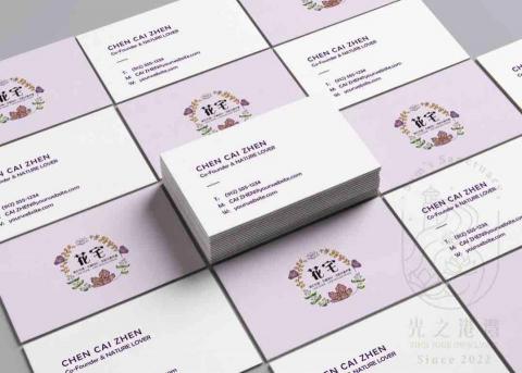 王玉莞 - 結合老闆娘本人個性、及她對未來花藝工作室的願景： 療癒力、大自然手作課程，搭配可愛又不失療癒力的風格色調