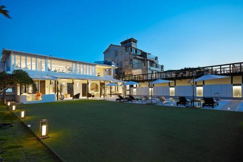 千硯國際室內裝修有限公司 - 三芝Blue Villa 1樓民宿+2樓餐廳設計與施工案