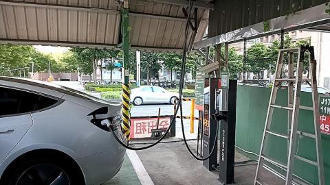 鉋爾萊綠能有限公司/充電樁及停車場建置/銷售/結帳系統 - 特斯拉測試中 鉋爾萊綠能有限公司/充電樁及停車場建置/銷售/結帳系統 - 特斯拉測試中