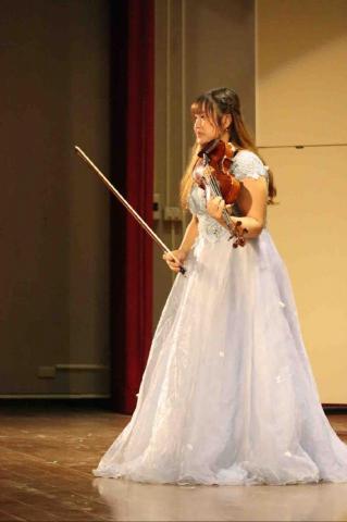 提供台南小提琴服務的專家何彩瑜