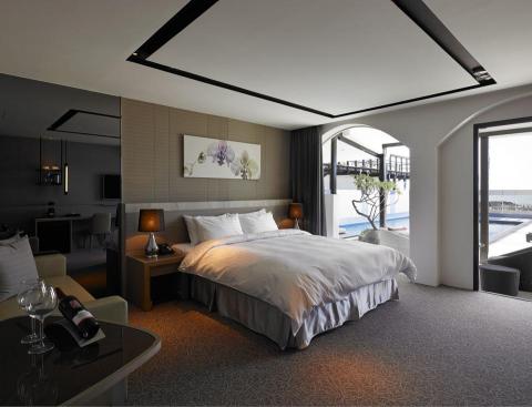 千硯國際室內裝修有限公司 - 三芝Blue Villa 1樓民宿房間一景