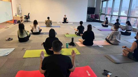 瑜珈 . 皮拉提斯 到府私人課程 - 公司團課：瑜伽與肌力訓練