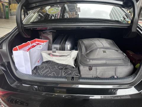 張峰源 - 後車廂空間還不錯