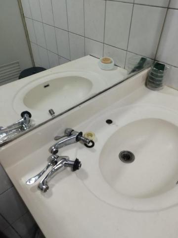 周昆興 - 洗手台水龍頭修繕（中）