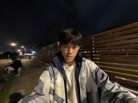 提供高中化學服務的專家何韋廷