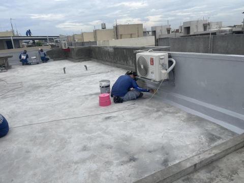 熊熊 - 屋頂上塗防水