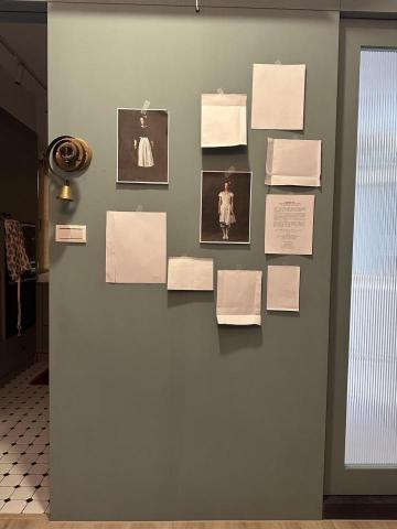 周昆興 - 掛畫安裝服務（前）