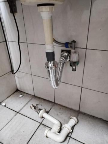 周昆興 - 洗手台排水管修繕（後）