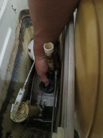 吳鋕漳 - 更換馬桶水箱配件