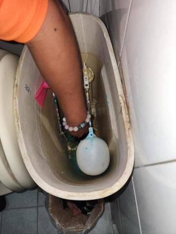 阿寬水電 - 更換水箱零件（前）