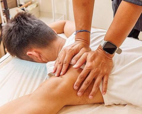 按爽-日式無痛理療按摩/科技采耳_ 耳燭( 店面/御用到府) - 肩背按摩 按爽-日式無痛理療按摩/科技采耳_ 耳燭( 店面/御用到府) - 肩背按摩