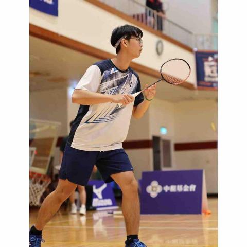 黃俊升 - 代表高醫參加羽球比賽