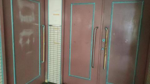 隆興工程行 - 住辦大門原本實圖（未烤漆）