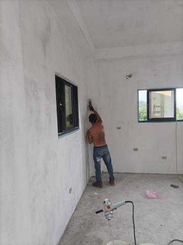 居彩油漆工程行 - 批土 居彩油漆工程行 - 批土