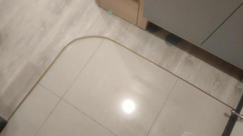 隆興工程行 - 玄關卡扣地板 起步條改鋁框修邊條