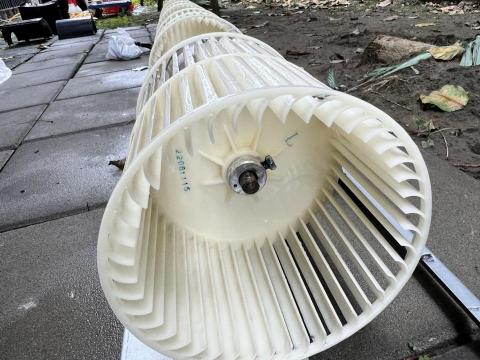 森璟冷氣空調行 - 吊隱式
皆需要先到現場評估，如果維修孔開的位置不對或是太小，就沒辦法拆風鼓馬達下來做清洗。
❄️到現場後，如有拆不起來無法清洗的問題不收任何費用唷！
❄️清洗冷氣時，周遭物品會使用養身膠帶保護您的傢俱及電器，讓您免二次清潔唷?