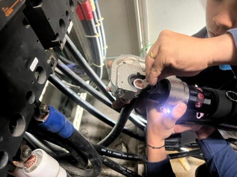 智聲有限公司 - 消防迴路電線抽換250mm2 FR 線配線
智聲有限公司服務範圍:
機電五大系統,給排水、電統、空調、消防與弱電系統,服務可遍佈全台。我們以機電專業為基礎,進行監視、門禁、火警廣播、緊急求救、光纖網絡、無線傳輸等系統的整合,提供銷售、安裝、維修等全方位的服務和技術支援。
 智聲有限公司 - 消防迴路電線抽換250mm2 FR 線配線
智聲有限公司服務範圍:
機電五大系統,給排水、電統、空調、消防與弱電系統,服務可遍佈全台。我們以機電專業為基礎,進行監視、門禁、火警廣播、緊急求救、光纖網絡、無線傳輸等系統的整合,提供銷售、安裝、維修等全方位的服務和技術支援。