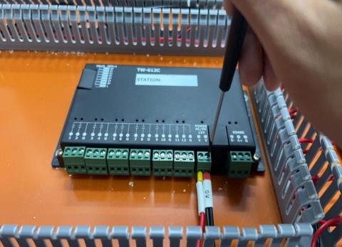 智聲有限公司 - 緊急求救系統盤體配結線
智聲有限公司服務範圍:
機電五大系統,給排水、電統、空調、消防與弱電系統,服務可遍佈全台。我們以機電專業為基礎,進行監視、門禁、火警廣播、緊急求救、光纖網絡、無線傳輸等系統的整合,提供銷售、安裝、維修等全方位的服務和技術支援。
 智聲有限公司 - 緊急求救系統盤體配結線
智聲有限公司服務範圍:
機電五大系統,給排水、電統、空調、消防與弱電系統,服務可遍佈全台。我們以機電專業為基礎,進行監視、門禁、火警廣播、緊急求救、光纖網絡、無線傳輸等系統的整合,提供銷售、安裝、維修等全方位的服務和技術支援。