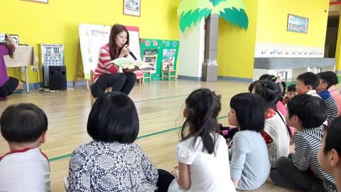 王惠怡 - 在服務幼兒園進行周末活動，擔任主持人、活動策畫、流程內容等。