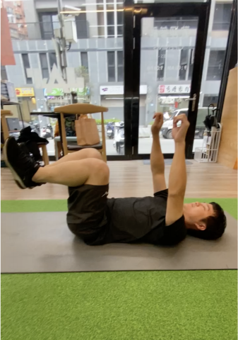 何佑Alan   |  林口專業健身教練 -  訓練死蟲式，增加核心穩定度，減緩腰痛駝背症狀