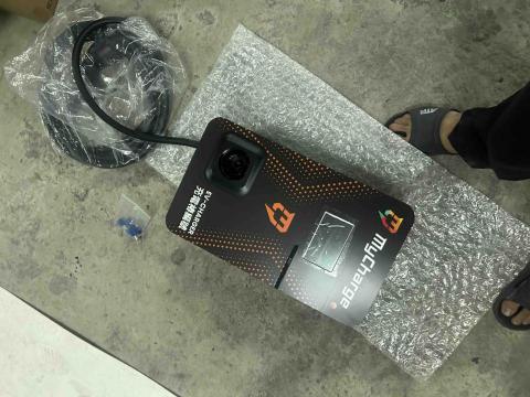 李俊賢 - 充電樁安裝