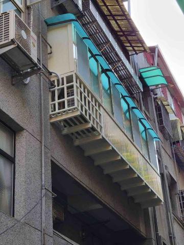 丞欣鋁門窗 - 陽台氣密窗凸窗+置物櫃+冷氣架