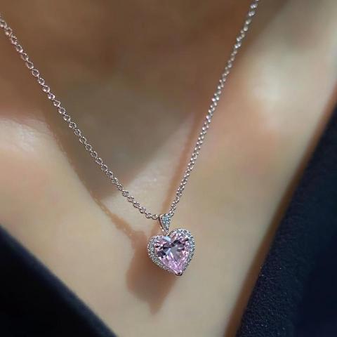 Howard Chen - AI珠寶設計圖