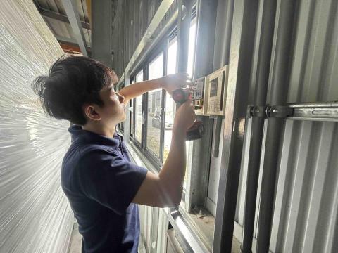 李俊賢 - 消防鐵捲門安裝