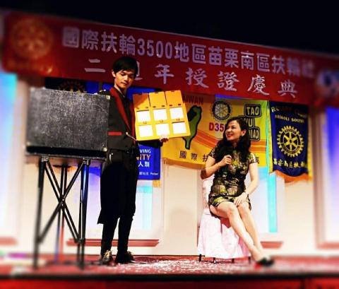 69號韓式氣球屋｜台中氣球｜川劇變臉｜活動佈置｜氣球店 - 魔術表演