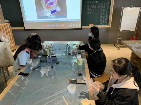 林品瑄 - 新竹女中手作夜燈工作坊