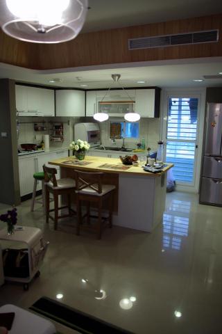 養樂多木艮軟裝.室內設計 - 詹朝根 - 廚房的設計家中島綜合使用。