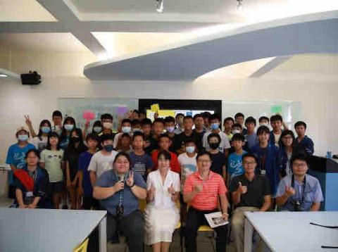 林品瑄 - 師大附中X清水高中科技營（第一批左一）