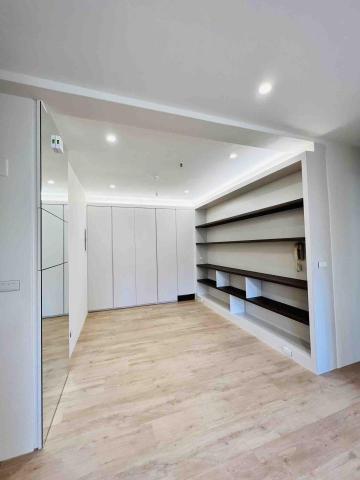 王冠裝修工程 - 隱藏收納櫃
造型書架