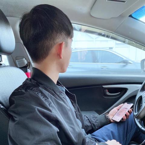 提供不鏽鋼樓梯扶手服務的專家Kevin Liu