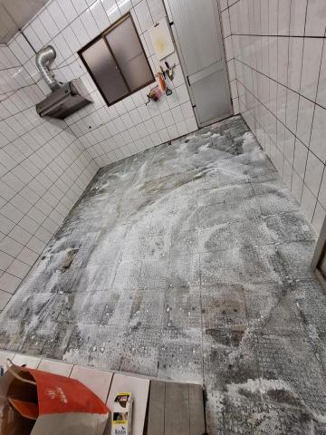 啟程泥作修繕工程 - 廚房地面磁磚剔除防水
