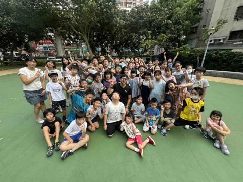 吳昱佳(我是男生) - 暑氣小學混齡舞蹈班 吳昱佳(我是男生) - 暑氣小學混齡舞蹈班