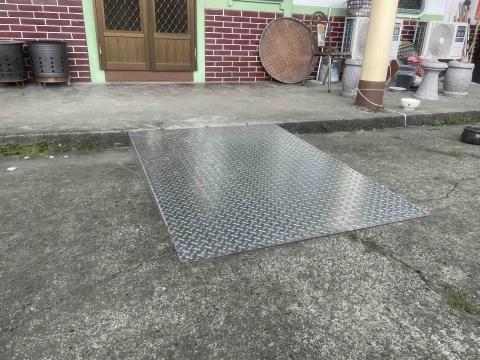 戴義雄 - 大門斜坡板