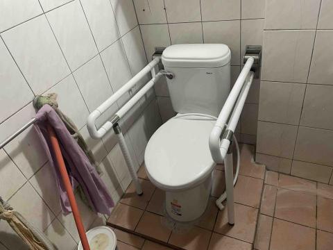 戴義雄 - 可動式扶手