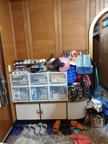 左手的室野 - After : 運用“向上堆疊”的抽屜也能善用玄關小空間，分別收納常用生活用品和備品，清楚知道多久需要補貨。外出用品有各自的家，帶小孩回家、出門更快速。