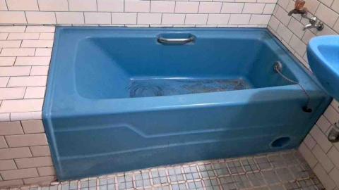 戴義雄 - 浴缸剃除前