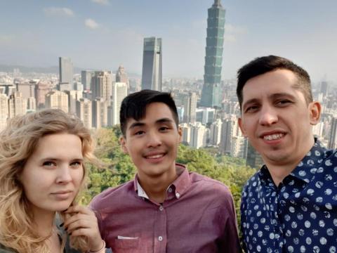 Denis S' - Проведение экскурсии Гора 象山 в Тайбэе.